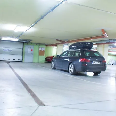 Luxury In The Center Of With Free Underground Garage *