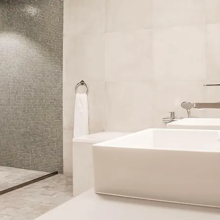 Luxury In The Center Of With Free Underground Garage Apartman *